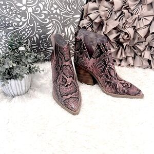 Vince Camuto Leather Snakeprint Gigietta Pink Brown Black Ankle Bootie 8.5